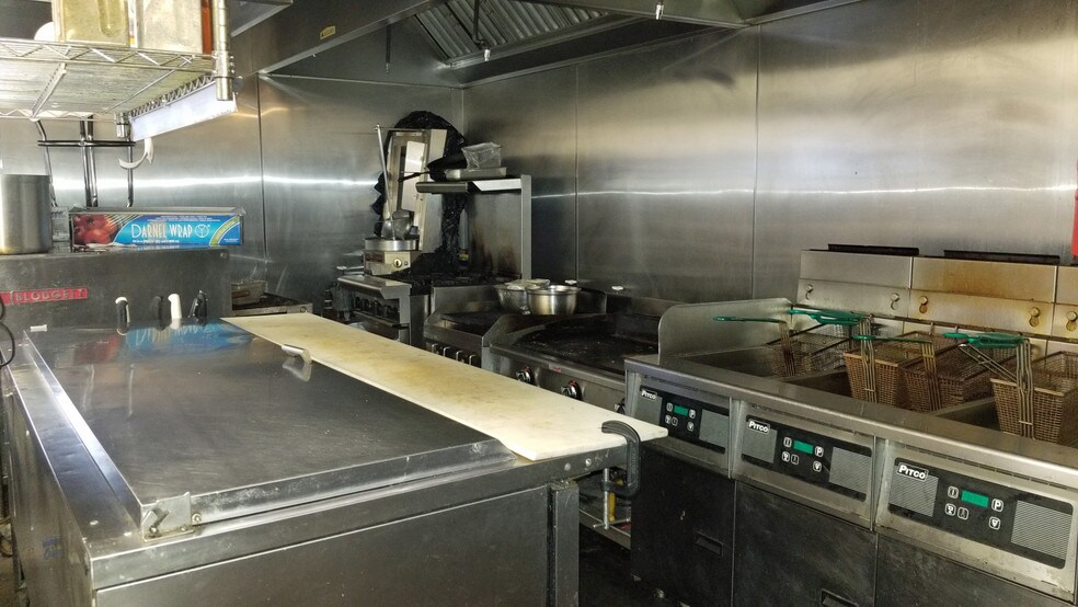 More Photos Of 4002 Jennings Rd, Cleveland Bar For Sale
