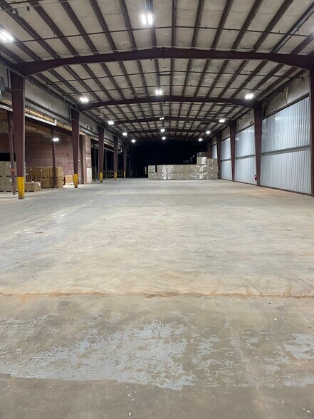 More Photos Of 866 River Rd, Valley Manufacturing For Sale