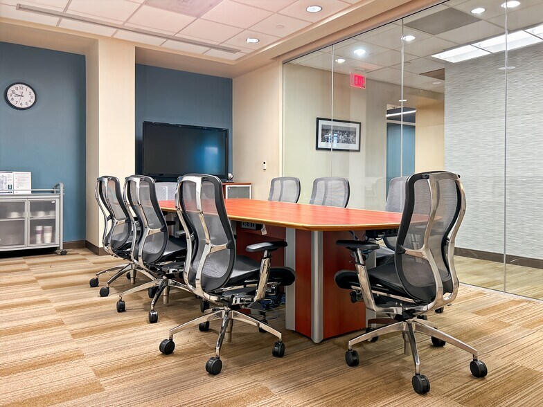 More Photos Of 18756 Stone Oak Pky, San Antonio Coworking Space