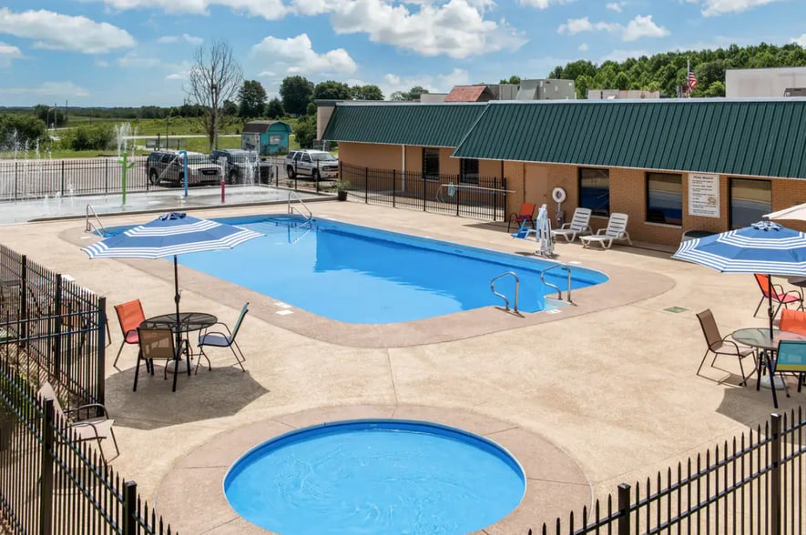 More Photos Of 406 E 22nd St, Huntingburg Hotel For Sale