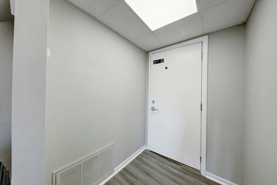 More Photos Of 36050 Goddard Rd, Romulus Auto Repair For Sale