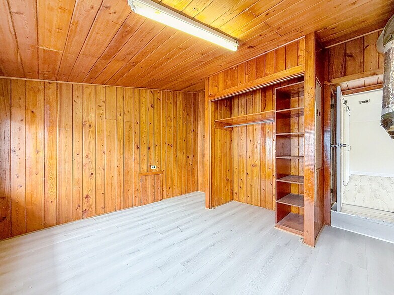 More Photos Of 301 N US Highway 41, Ruskin Office Residential For Lease