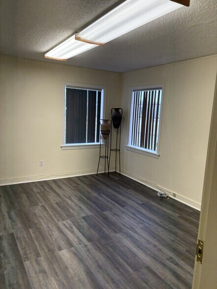 More Photos Of 116 Santa Fe Dr, Weatherford Office For Lease