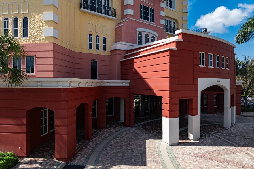 More Photos Of 9045 Strada Stell Ct, Naples Office For Lease