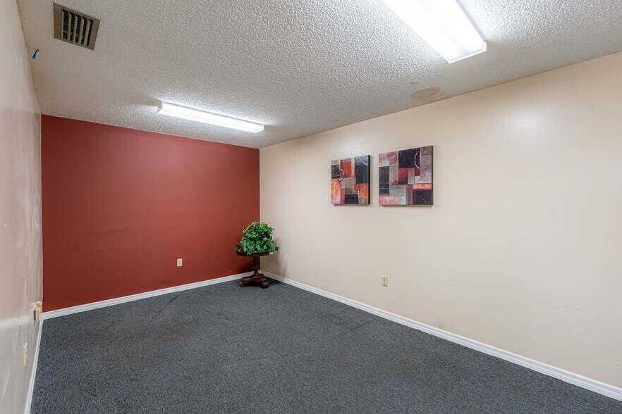 More Photos Of 10245 E Colonial Dr, Orlando Medical For Lease