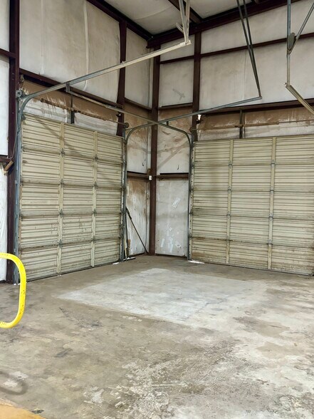 More Photos Of 2340 W R Larson Rd, San Antonio Manufacturing For Lease