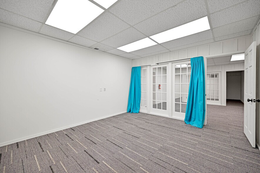 More Photos Of 504 Jose St, Santa Fe General Retail For Lease