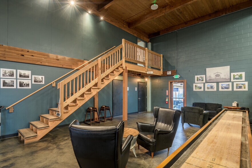 More Photos Of 926 E Main St, Cottage Grove Restaurant For Sale