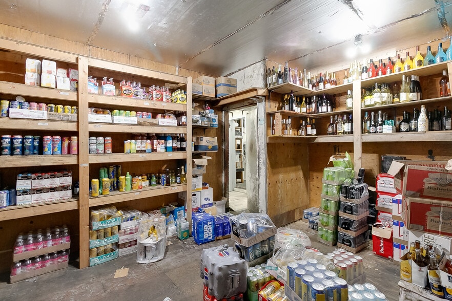 More Photos Of 7016 Page Ave, Saint Louis General Retail For Lease