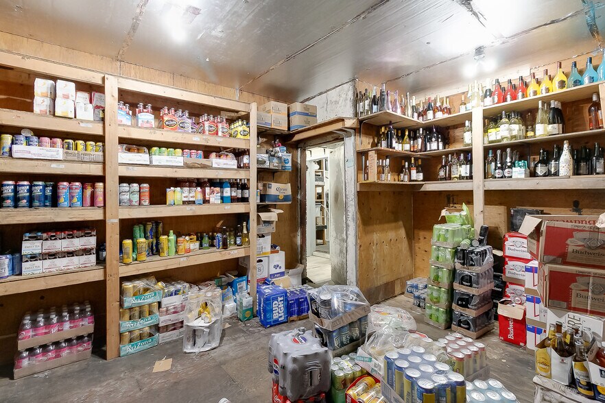 More Photos Of 7016 Page Ave, Saint Louis General Retail For Sale