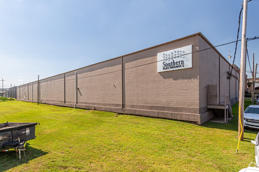 More Photos Of 2301 Julia St, New Orleans Warehouse For Lease