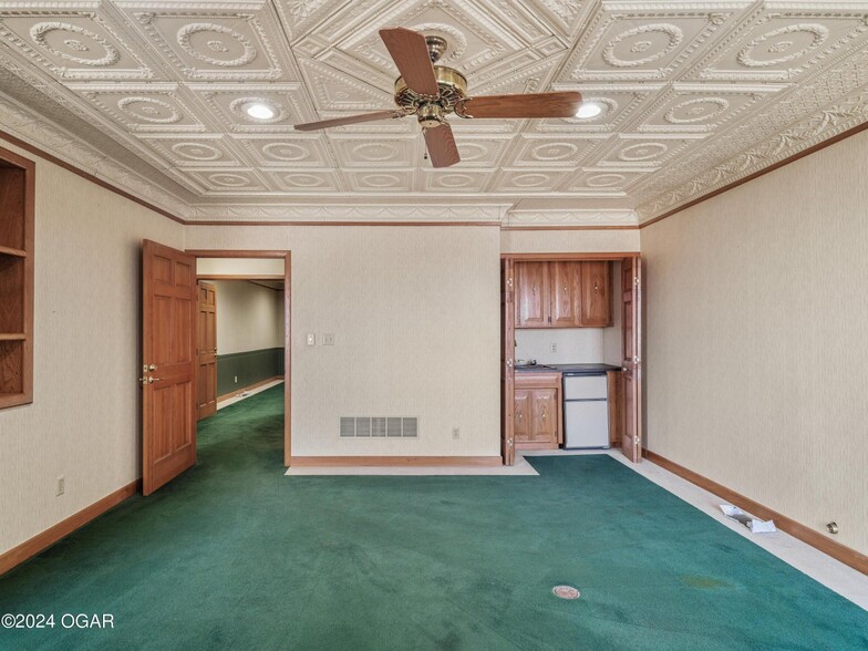 More Photos Of 1801 N Osage Blvd, Nevada Specialty For Sale