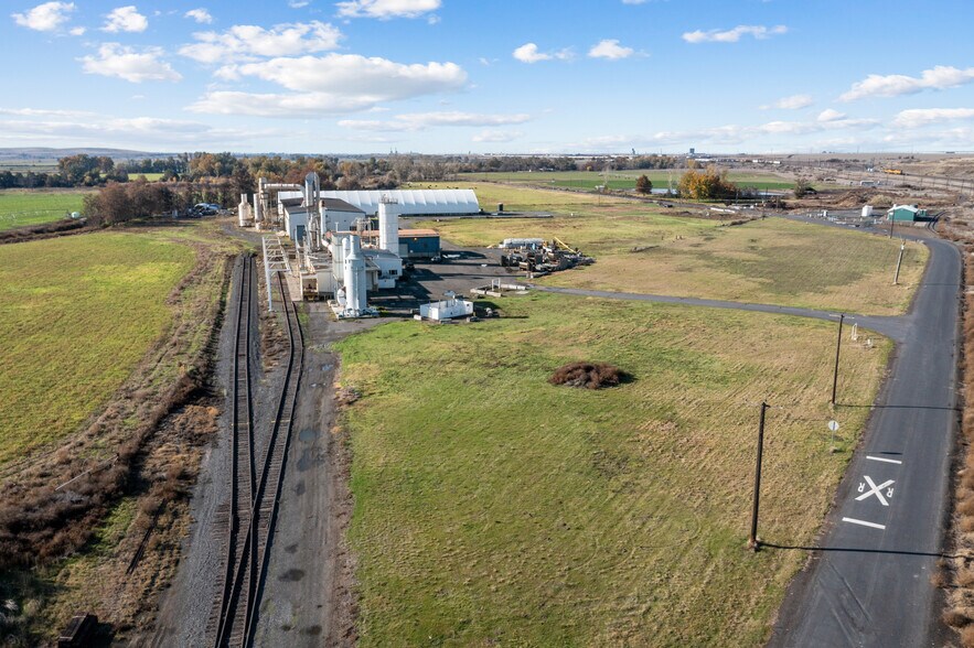 More Photos Of 405 Hoosier, Stanfield Food Processing For Lease