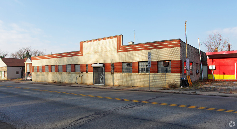 Primary Photo Of 8033 Bennett St, Pittsburgh Warehouse For Sale