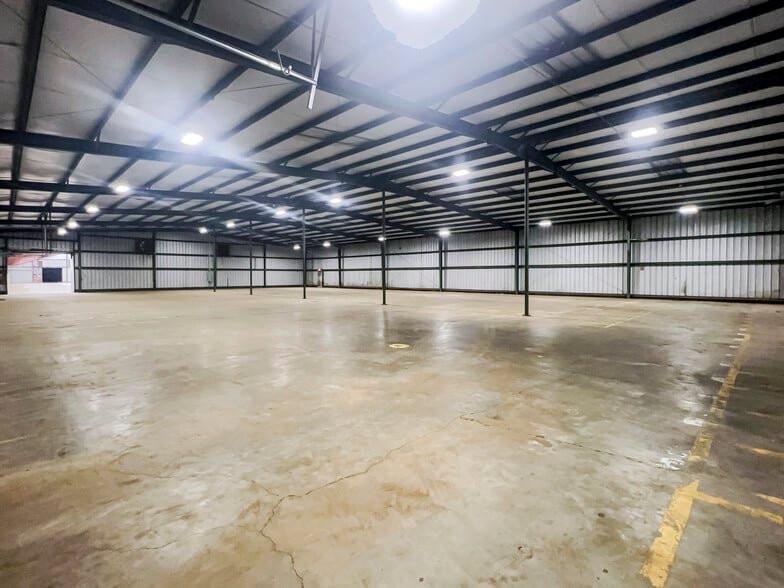 More Photos Of 3160 Mcfarland Blvd, Northport Warehouse For Sale