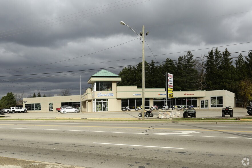 More Photos Of 2807 Lake Michigan Dr NW, Grand Rapids General Retail For Lease