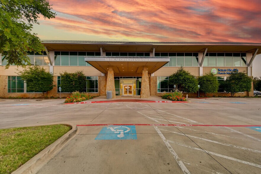 More Photos Of 1545 E Southlake Blvd, Southlake Medical For Lease