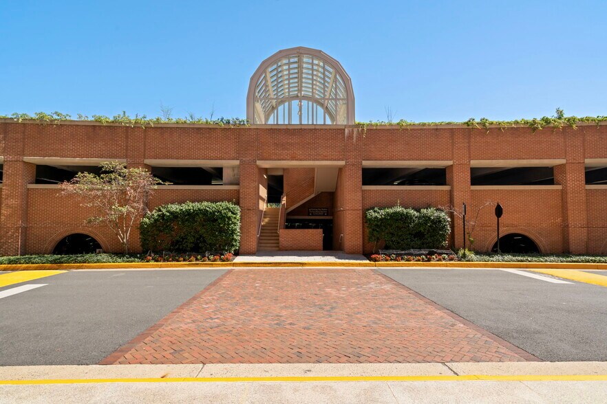 More Photos Of 8000 Towers Crescent Dr, Vienna Office For Lease