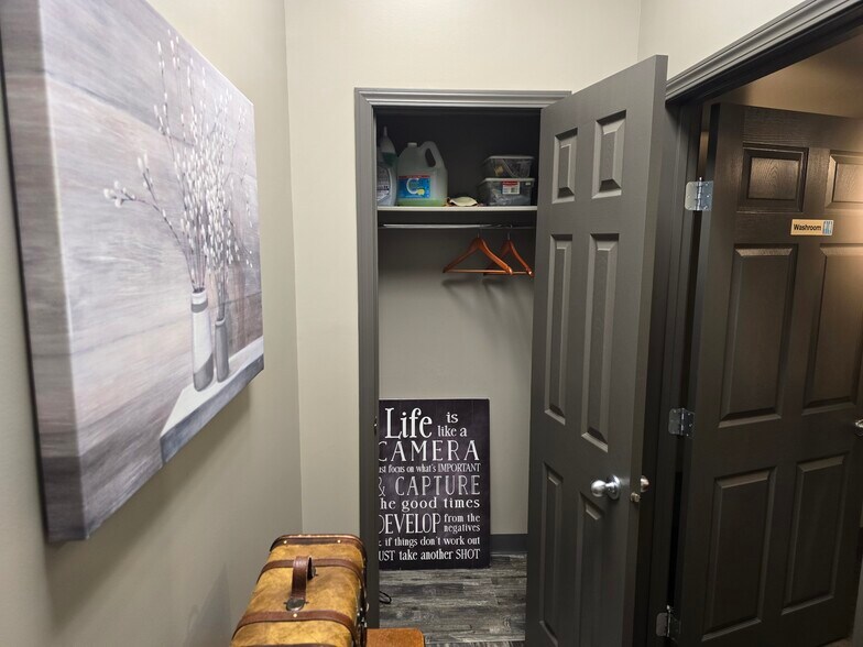 More Photos Of 5108 52 St, Red Deer Storefront Retail Office For Sale