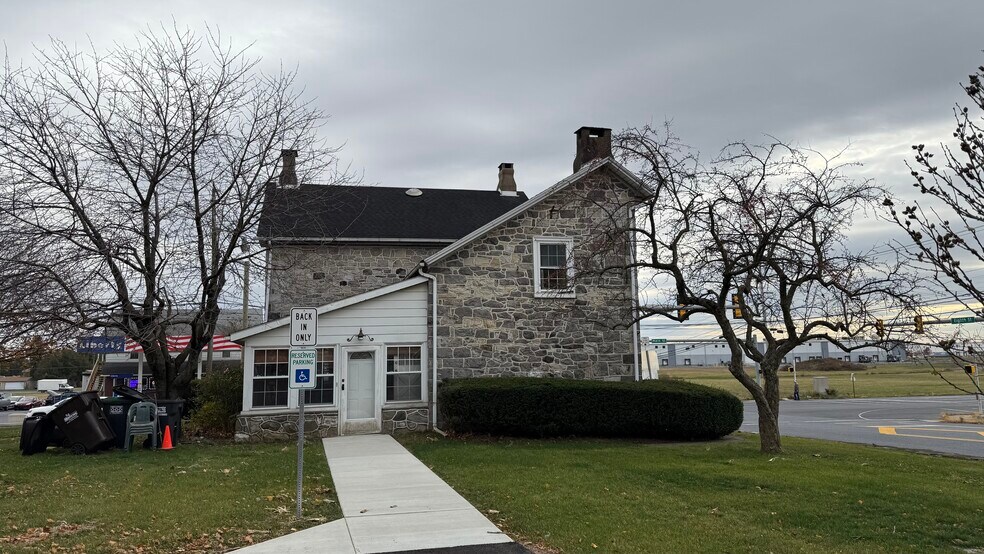 More Photos Of 797 Main St, Tatamy Office Residential For Lease