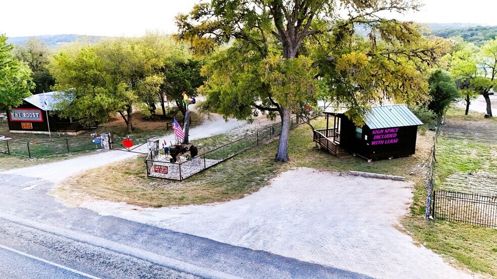 More Photos Of 9926 FM 1283, Lakehills Flex For Lease