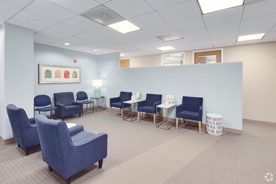 More Photos Of 6829 Elm St, McLean Medical For Lease