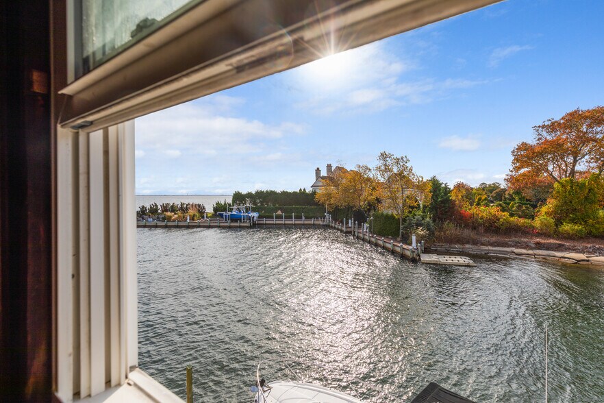 More Photos Of Suffolk County, Bay Shore Marina For Sale