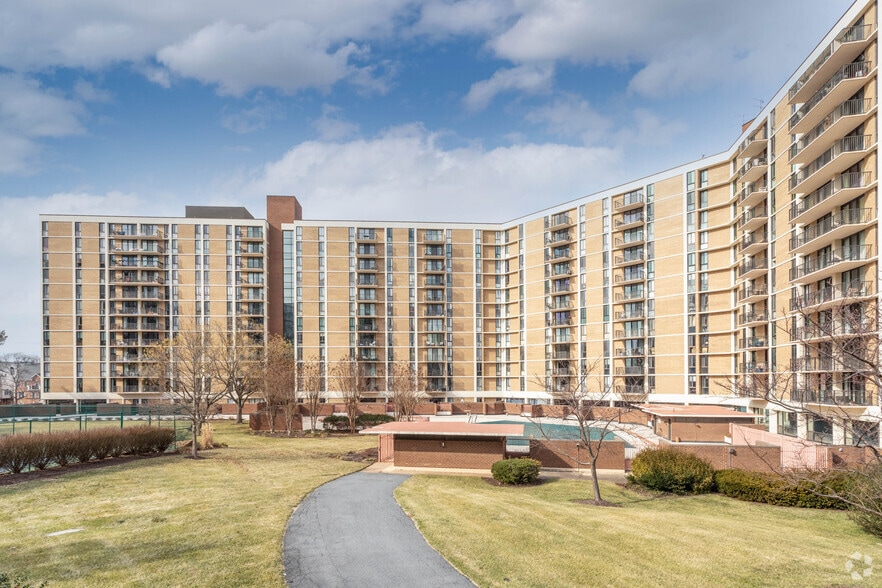 More Photos Of 6800 Fleetwood Rd, McLean Apartments For Sale