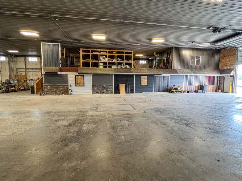 More Photos Of 11835 Quaal Rd, Black Hawk Warehouse For Lease
