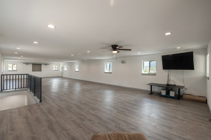 More Photos Of 450 County 424 rd, Grand Lake Flex For Sale