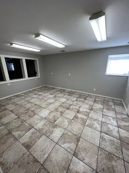 More Photos Of 10100 Hicks Field Rd, Fort Worth Warehouse For Lease