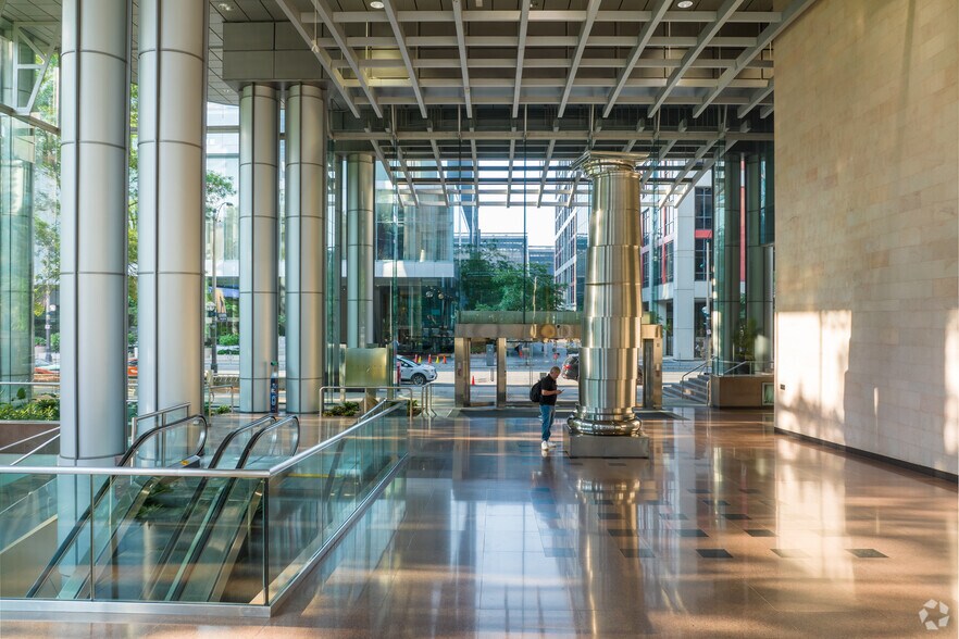 More Photos Of 200 Wellington St W, Toronto Office For Lease
