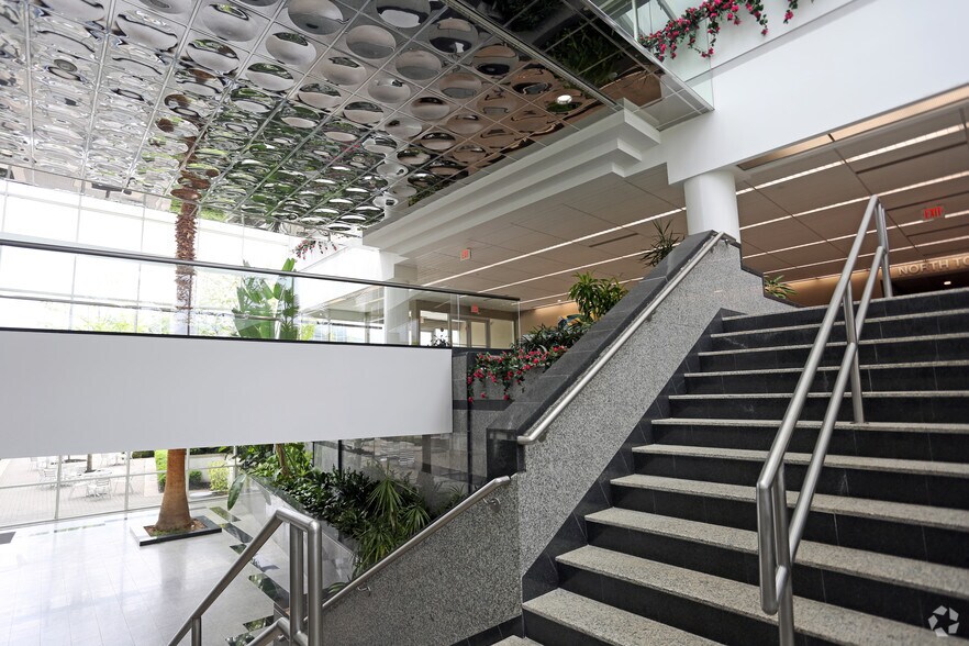 More Photos Of 6000 Midlantic Dr, Mount Laurel Office For Lease