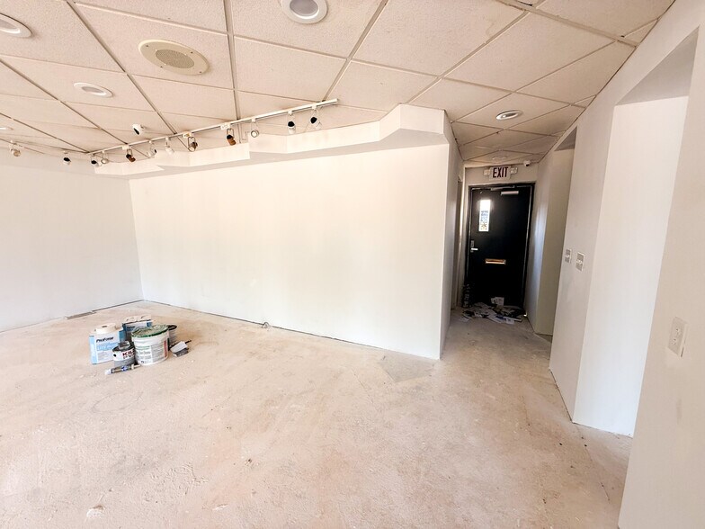 More Photos Of 22 N Telegraph Rd, Pontiac Medical For Lease