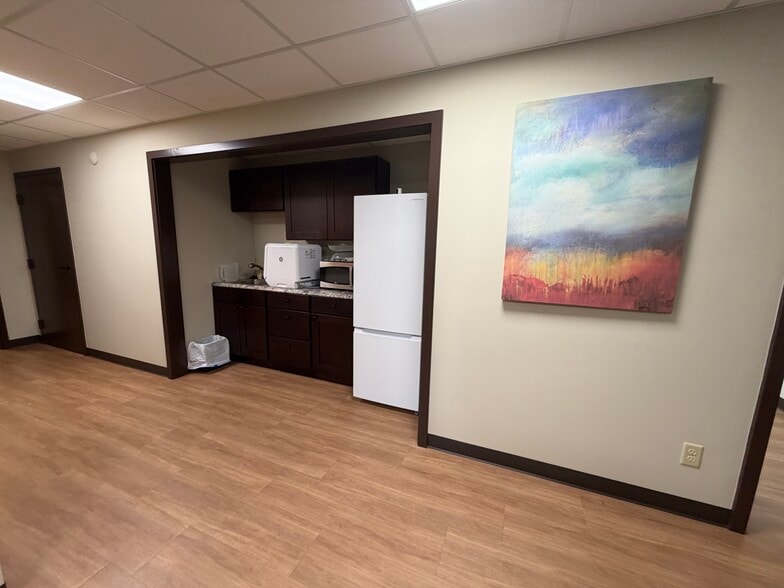 More Photos Of 1516 Trimble Ave, Kalamazoo Office For Sale