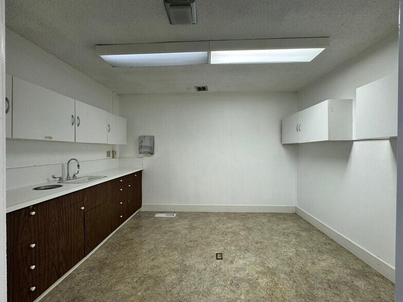 More Photos Of 13350 Big Basin Way, Boulder Creek Medical For Lease