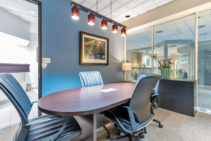 More Photos Of 1120 Westwood St, Coquitlam Office For Sale