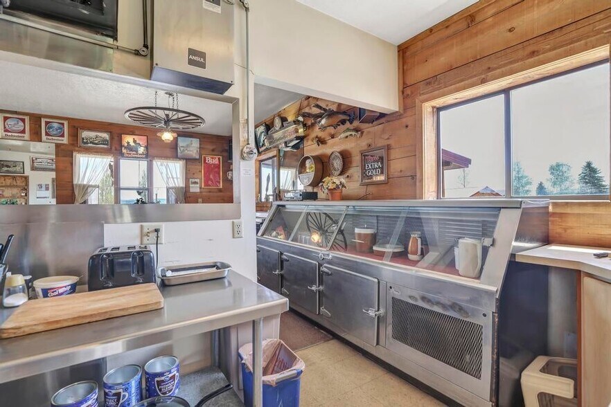 More Photos Of 319 W Magic Rd, West Magic Hospitality For Sale