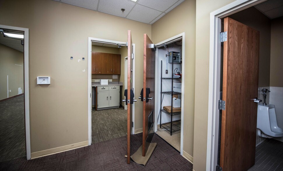 More Photos Of 300 Western Ave, Faribault General Retail For Lease