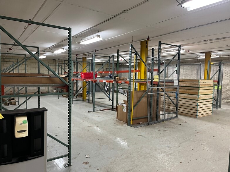 More Photos Of 508 N Detroit St, Warsaw Manufacturing For Sale