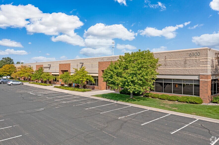 More Photos Of 6300 W Old Shakopee Rd, Bloomington Showroom For Lease