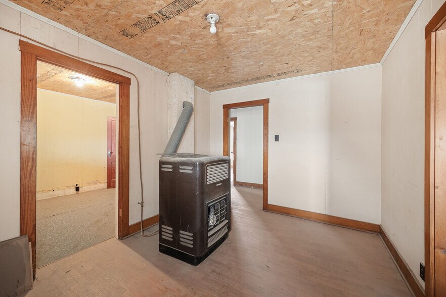 More Photos Of 802 E Nodaway St, Oregon Flex For Sale