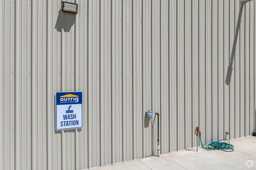 More Photos Of 14600 N US Highway 169, Smithville Self Storage For Lease