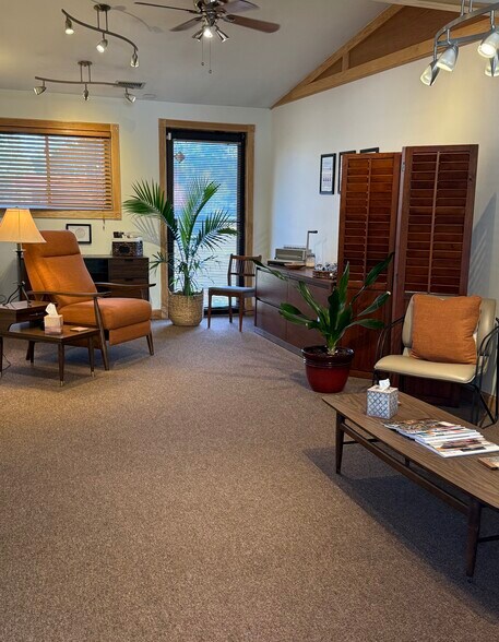 More Photos Of 5619 Highland Rd, Waterford Medical For Sale