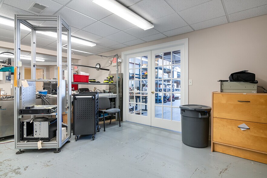 More Photos Of 376 Dry Bridge Rd, North Kingstown Warehouse For Sale