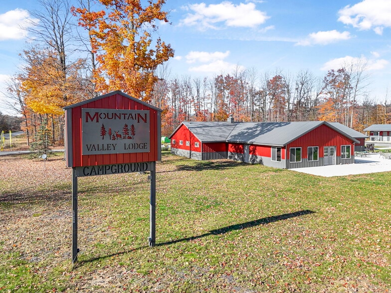 More Photos Of 10422 Cadillac Hwy, Thompsonville Hotel For Sale