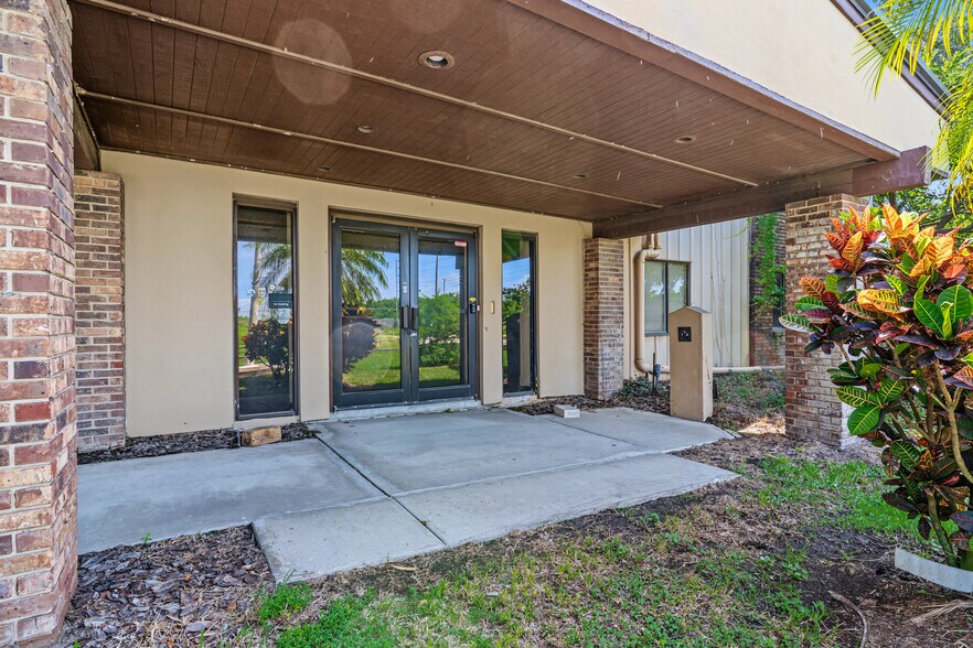 More Photos Of 12625 40th St N, Clearwater Warehouse For Sale