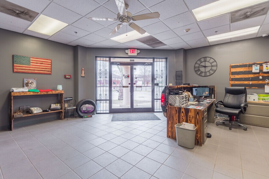 More Photos Of 111 N 12th St, West Columbia General Retail For Sale