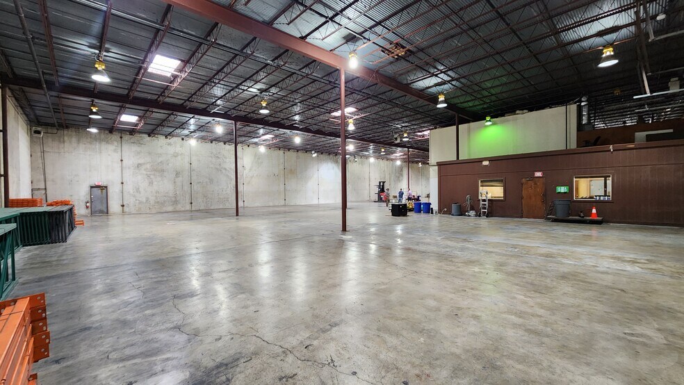 More Photos Of 2400 Industrial Blvd, Temple Distribution For Lease