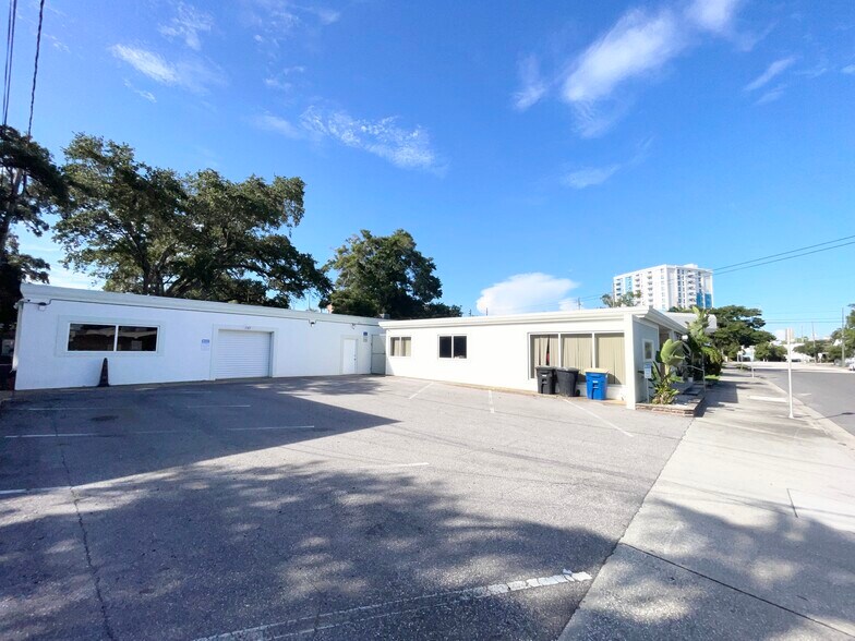 More Photos Of 1155 NE Cleveland St, Clearwater Office Residential For Lease